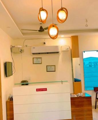 Lee corbett Resort A Unit of The Corbett Royal King