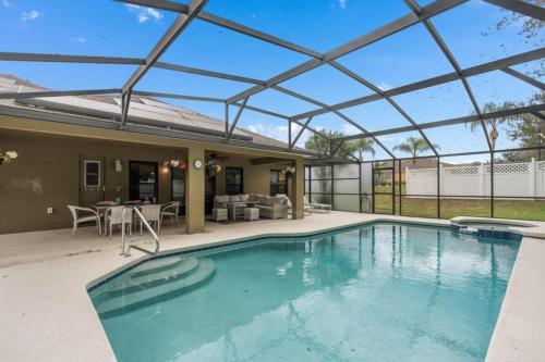 Legacy Park Villa: 5BR, Pool & Near Disney