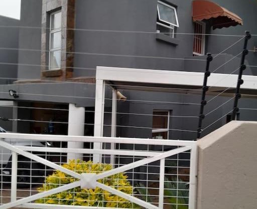 Lelapa La Baphogole, self Catering 3 bedroom home