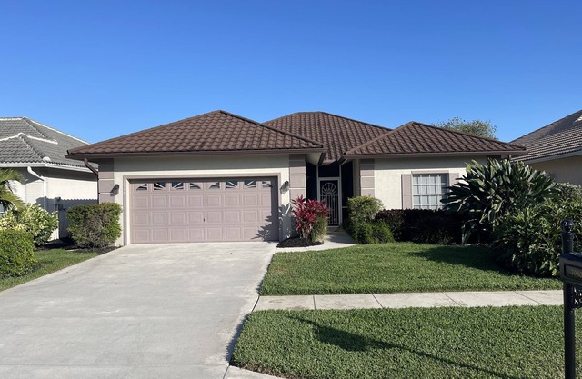 Lely Resort 3BR/2Bath Home on Golf Course w/Community Pool & Hot Tub.