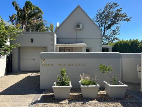 Lemon Tree Cottage a Charming 3 Bedroom Self-catering house