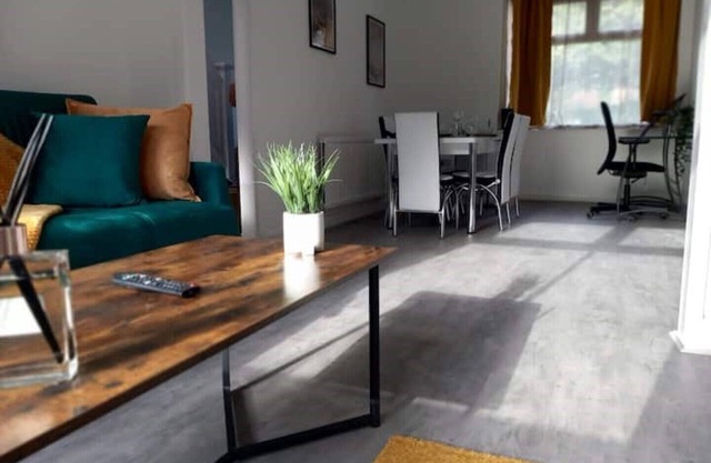 Lemsford -contractors Relocators Longstay Discount