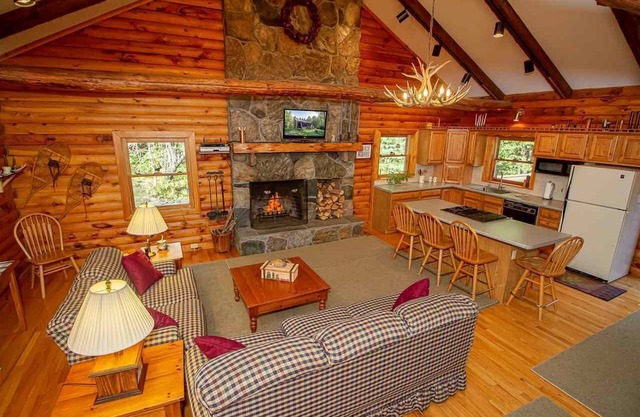 Leonard’s Log Cabin— Mt. Snow/Stratton Ski House