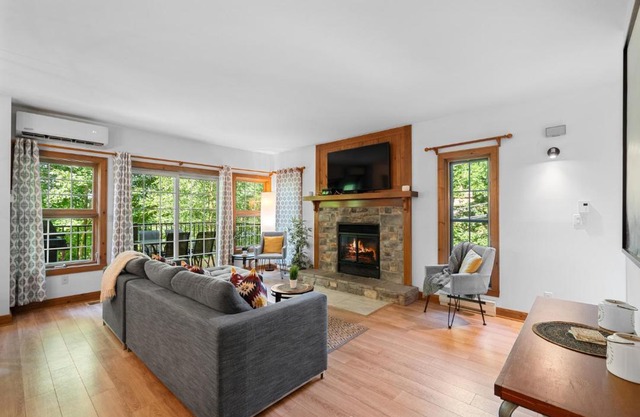 Les Falaises Tremblant - Ski Inout Condo W2bdrs