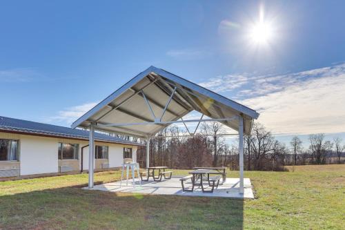 Less Than 1 Mi to Oakland City University Cozy Apartment