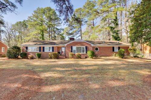 Less Than 2 Mi to ECU Cozy Greenville Getaway for Fall