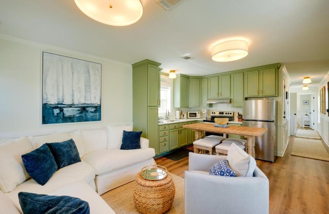 Less Than half Mi to Beach Gem with Lanai in Pass Christian