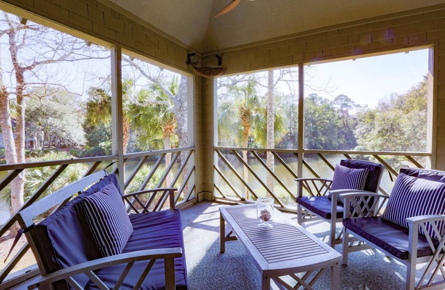 Let's Do Sunset! Fabulous Screened Porch, Lagoon Views, Adjustable Beds and Dog Friendly!