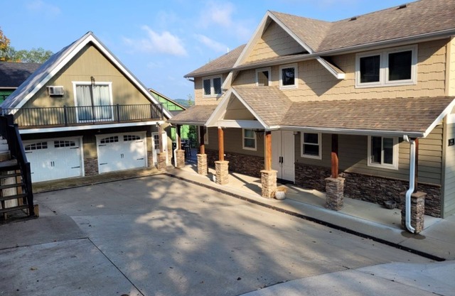 Let your family getaway begin at your waterfront home, minutes from attractions!