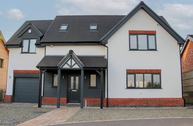 LEYS RETREAT, pet friendly, with hot tub in Bishop's Castle