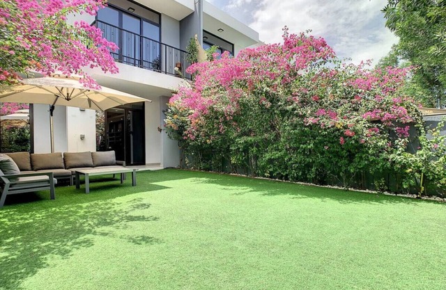 Light & Airy 3BR plus Maids Villa in Motor City