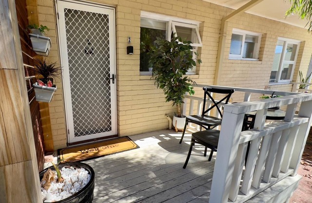 Light & bright 2 bedroom, 1 bathroom self contained apartment has all you need