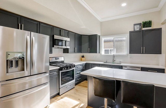 Like New 6BED 3BR 2BA Home in Japan Town San Jose