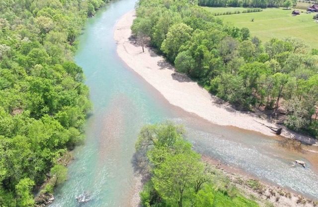 Lil Caddo Cabin on the Caddo River