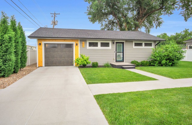 Lil Scandi ~ A Charming 2-bedroom, 2-bathroom Scandinavian designed bungalow