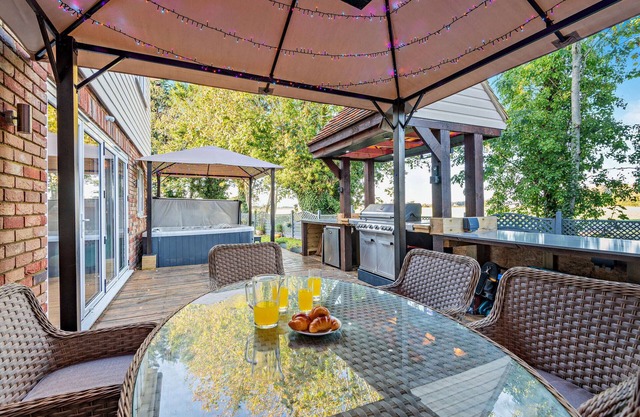 Lillie House - Five Bedroom House, Sleeps 12