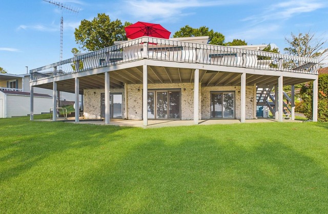 Lily Pad-3 bedroom, two bath house, charming Cadiz, KY, on Lake Barkley.