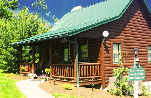 Lily's Loft at Water's Edge Cabins