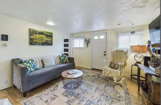 Limoncello House Arcata-Stylish and Central