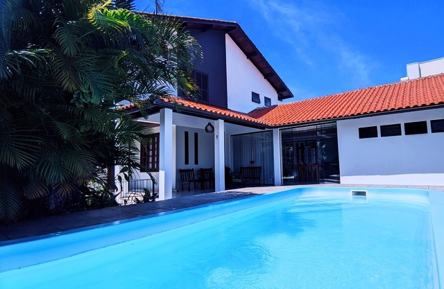 Linda Casa, 4 Quartos com Piscina e Churrasqueira a 150 Metros da Praia