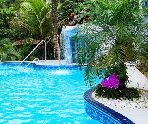 Linda casa com lazer a 500m da praia Guaratuba SP