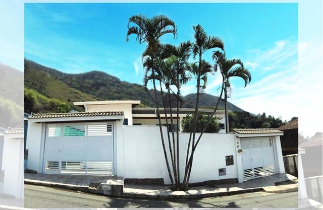 Linda Casa no Litoral Norte à 1 minuto da praia e próxima à IlhaBela
