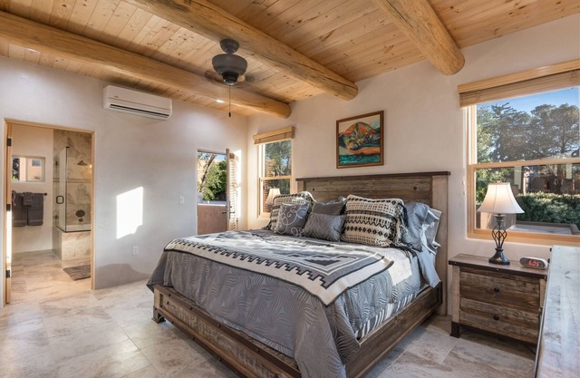 Linda - Walk to The Plaza