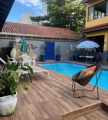 Lindo Sobrado Amarelo -próximo a praia