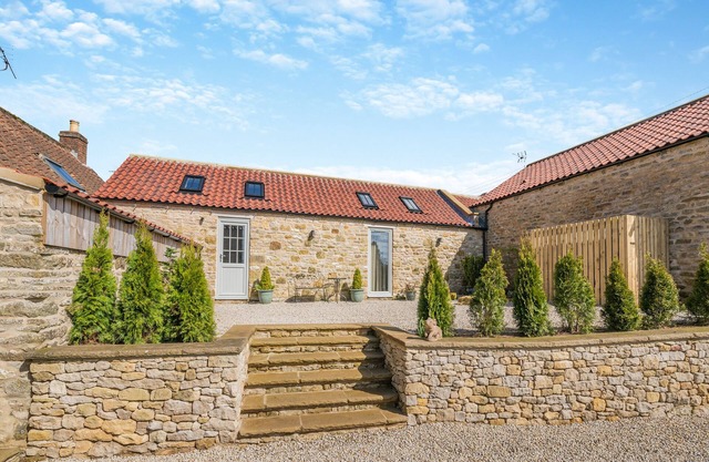 Ling at Holly House - UK44468