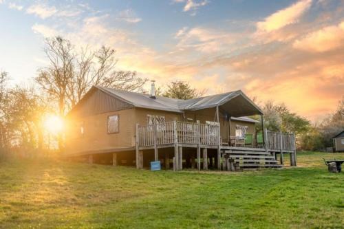 Linnet - Sweffling Hall