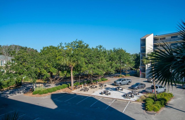 Litchfield Retreat 333 Two bedroom condo across from Litchfield Beach
