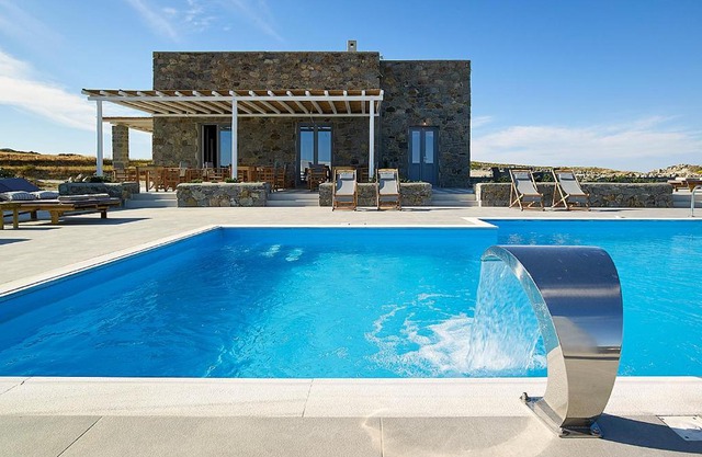 Lithos Luxury Rooms (Adults Only)