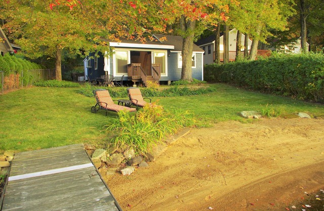 Little Dipper Retreat Lakefront Cottage, Sunsets & Kayaks!