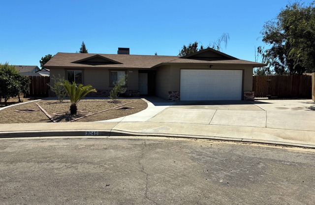 Little Palace in Turlock. 3 bdrm, 2 bath. Steps from Stanislaus Univ. & Hospital
