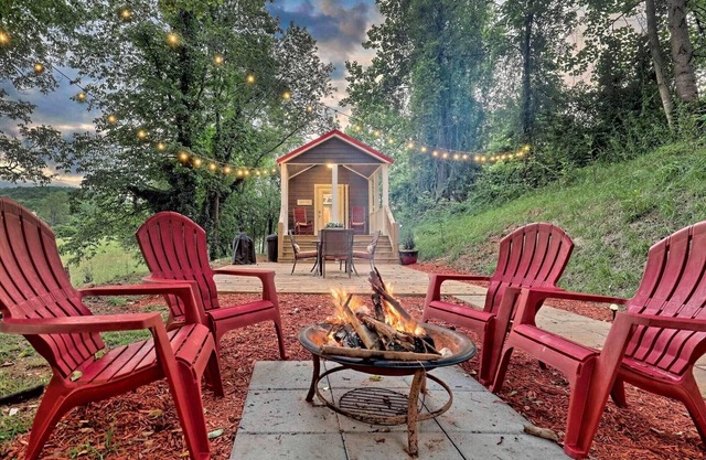Little Red Roof, a tiny house in the GA mountains!