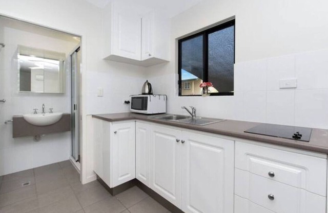 Little Villa | Secure and Central Townsville*FULLY SERVICED and FURNISHED*