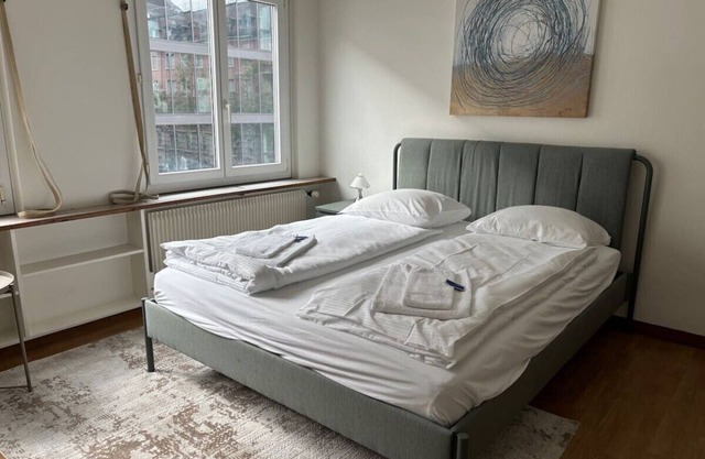 Live in the city center (Cross 5)