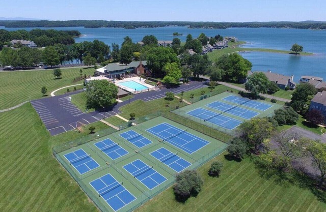 Live, Love, Lake- Condo at Bernard`s Landing with community pool, beach and tennis courts.