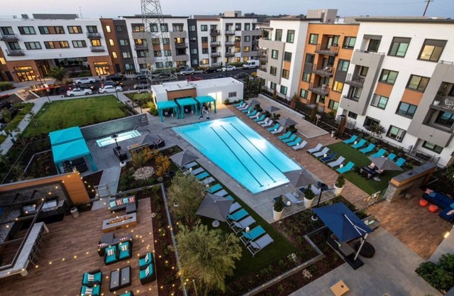 Live the Good Life in Menlo Park: Pool, Hot Tub & More