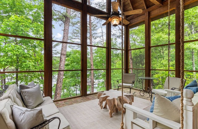 Live the Lake Life - Paddle, Play, Relax: The perfect Lakefront Getaway!