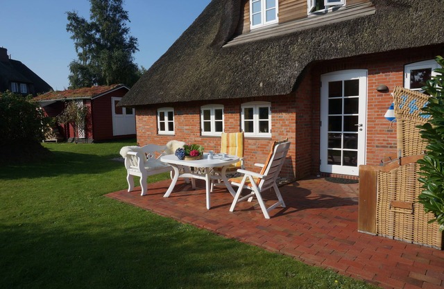 Living in a modern thatched house in fog with a fireplace and sauna