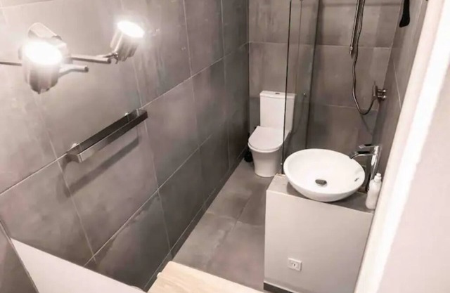 Living Lodge Portugal - Pool w/Private Bathroom