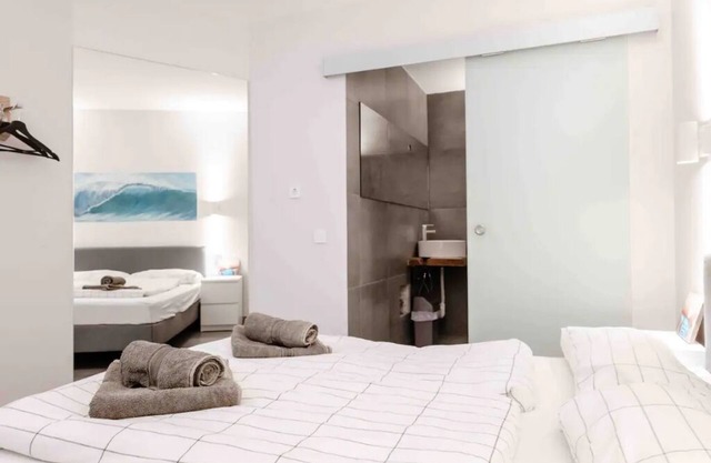 Living Lodge Portugal - Private Beach Path, Shower