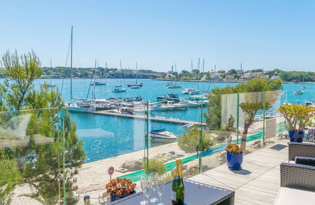 LLEVANT - Apartment with sea views in Portocolom. Free WiFi