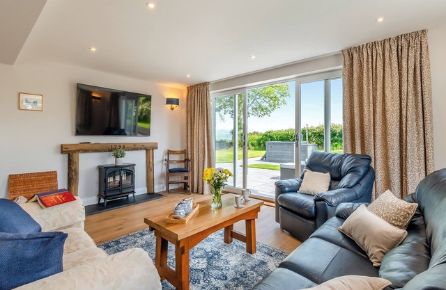 Llwyncelyn Farmhouse