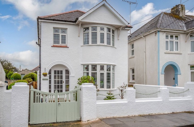 LLYS-Y-GÂN, family friendly, country holiday cottage in Fishguard