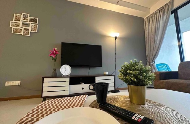 LM HomeyB 3BR Coastline Family Suite for 4-14 Pax with Nexflix & Coway Water Purifier