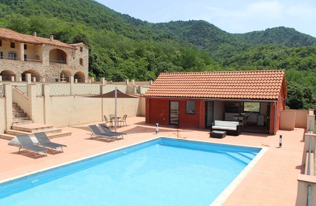 Lo Boix: Le Mas and Le Canigou - 7 bed Farmhouse with pool