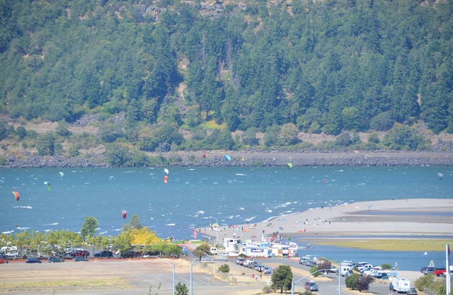 Located Downtown With Columbia River Views. Walk Everywhere!