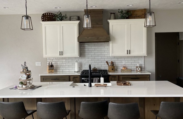 Located in OSHKOSH less than 10 min from EAA grounds.